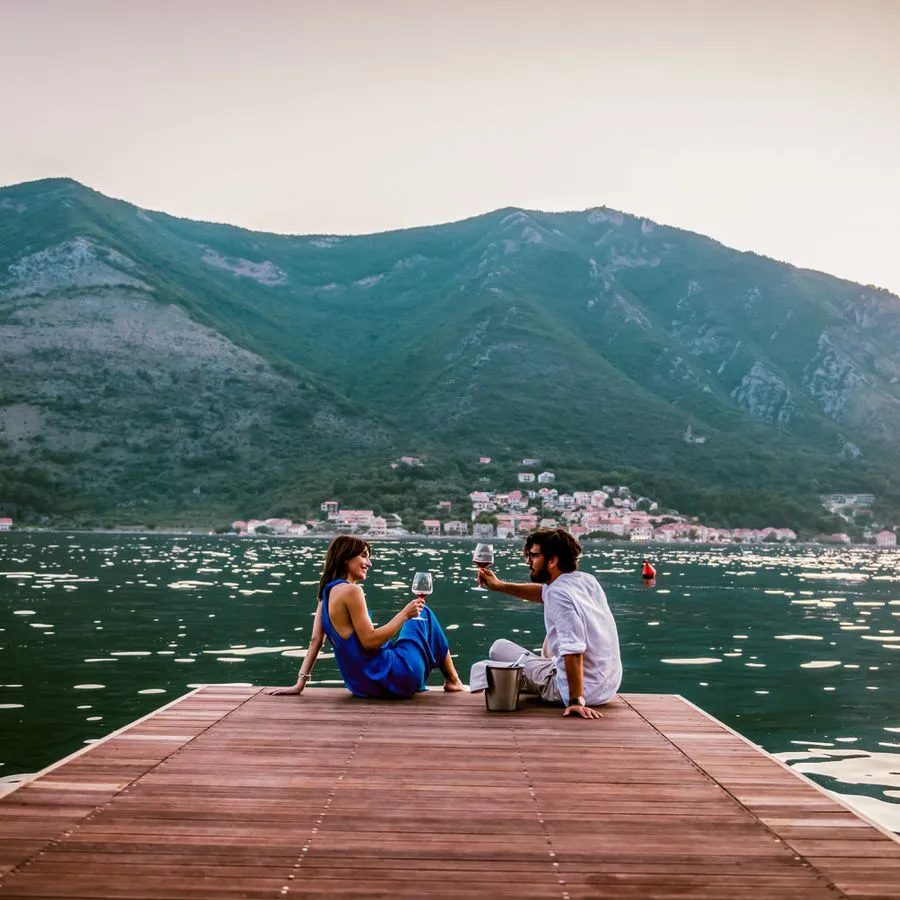 /img/3396-honeymoon-ski-dinner.webp